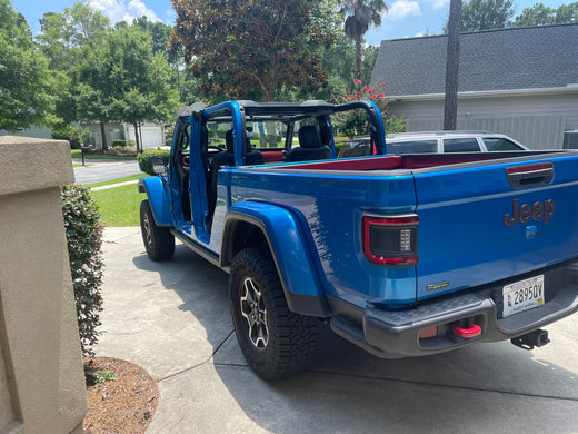 Topless Adventures: Clever Storage Solutions and the Joy of Open-Air Jeeping!