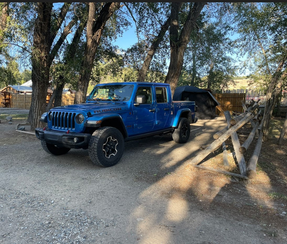 Billy the Jeep’s Blog: Dubois, WY – A Jeep's Journey Through Nostalgia and Fun Facts